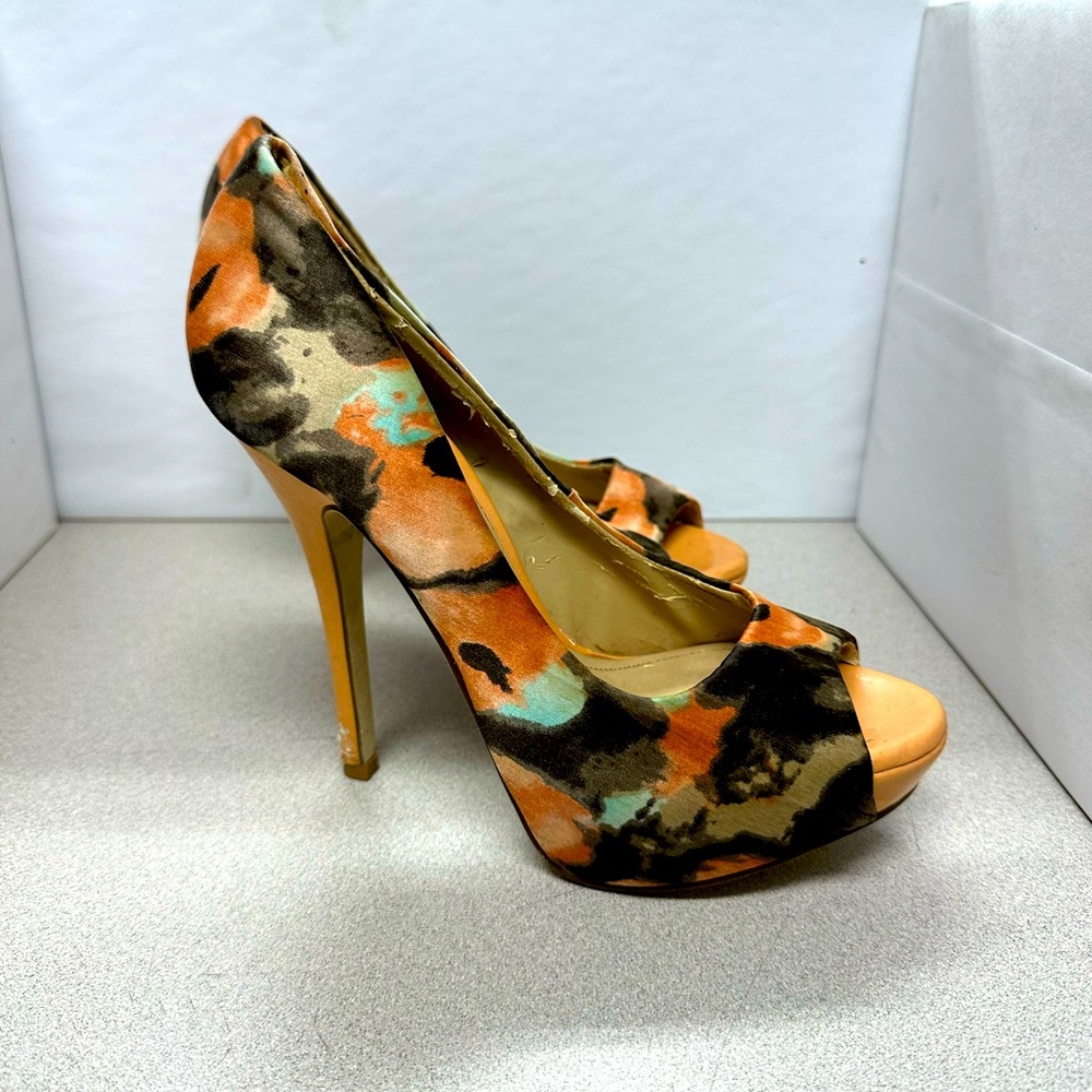 Aldo womens heels. Size 36 floral in color. Bin#3
